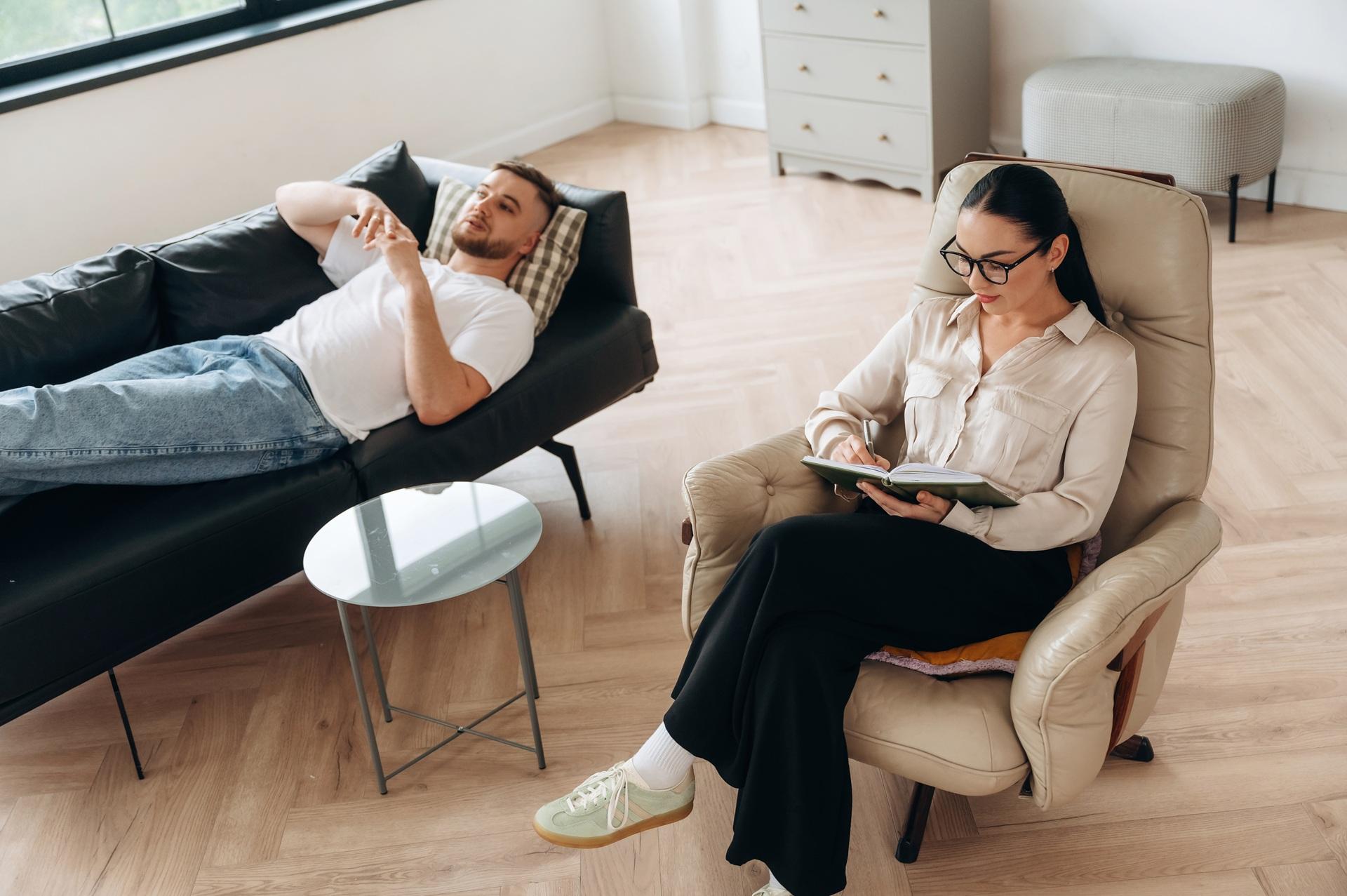 Gespräch in Therapiesitzung | Jobs Logopädie Düsseldorf